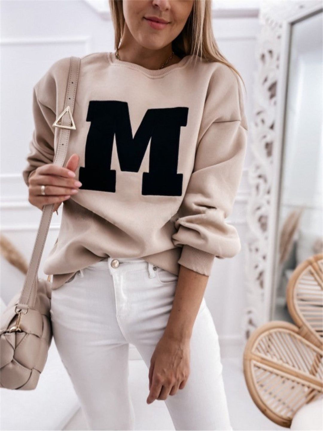 Long-Sleeved Round Neck Sweatshirt