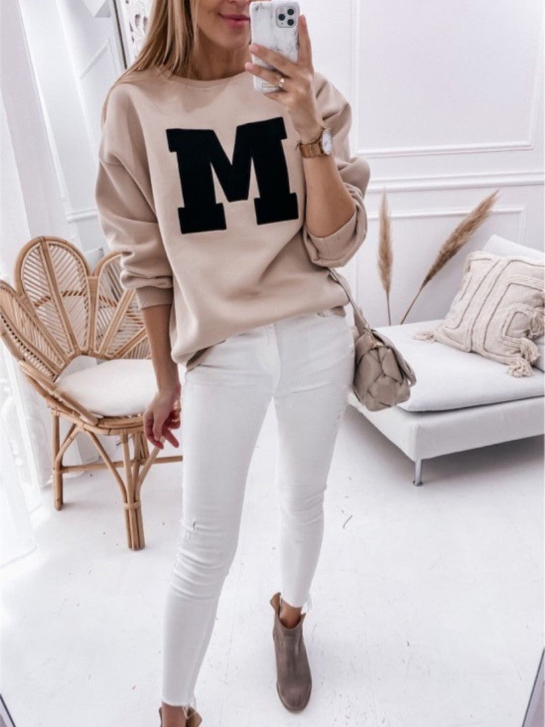 Long-Sleeved Round Neck Sweatshirt