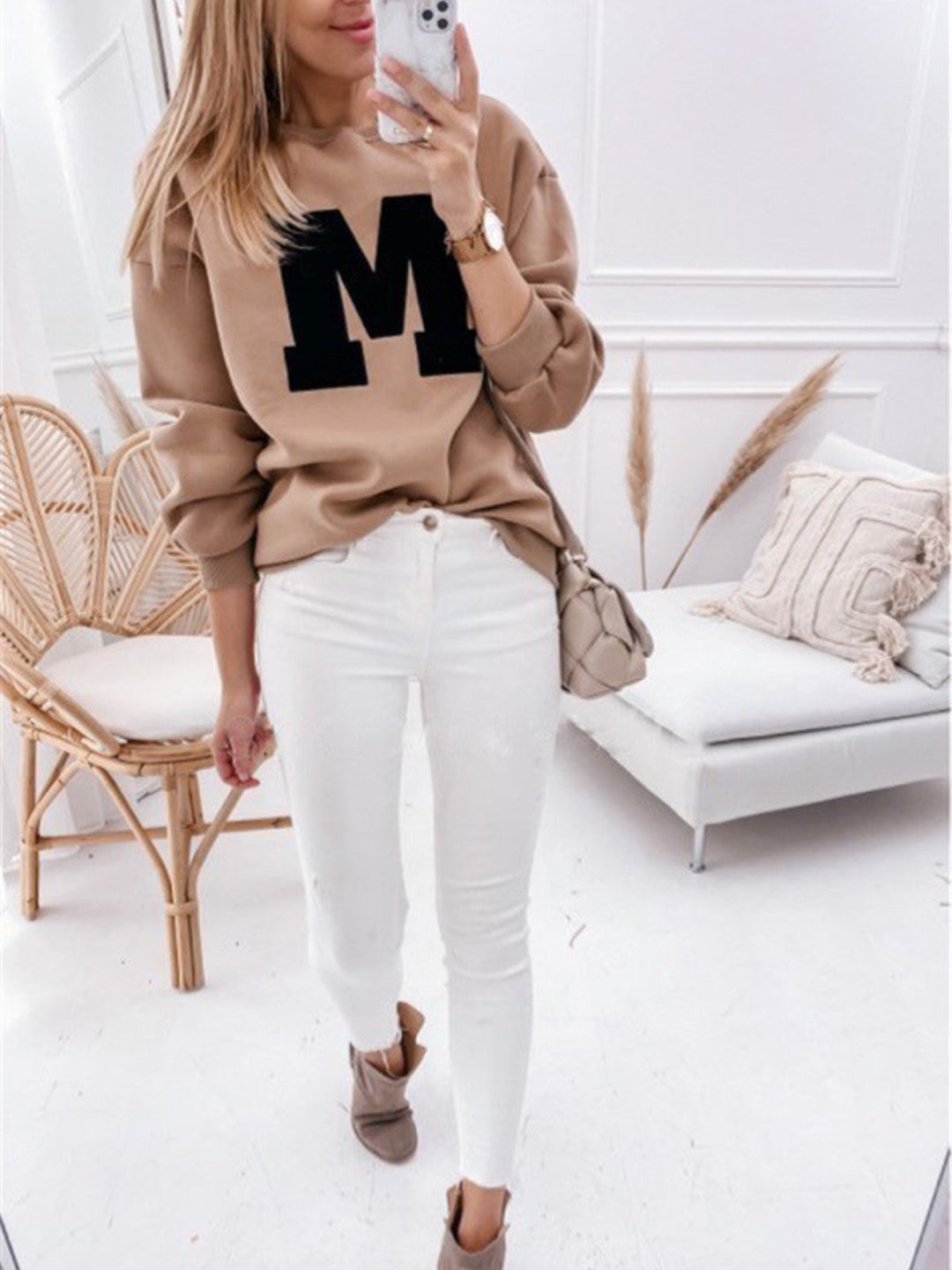 Long-Sleeved Round Neck Sweatshirt