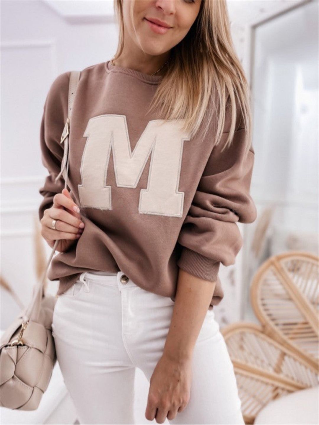 Long-Sleeved Round Neck Sweatshirt