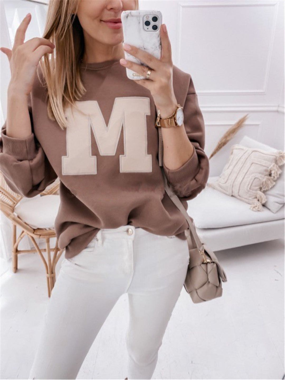 Long-Sleeved Round Neck Sweatshirt