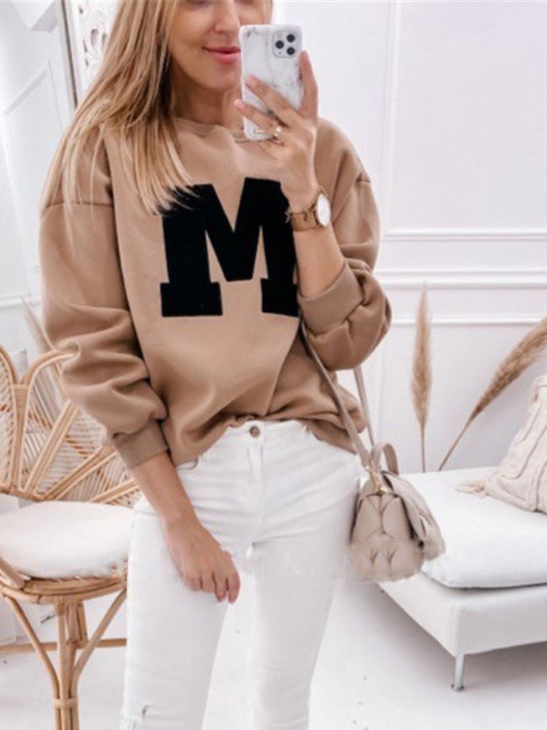Long-Sleeved Round Neck Sweatshirt