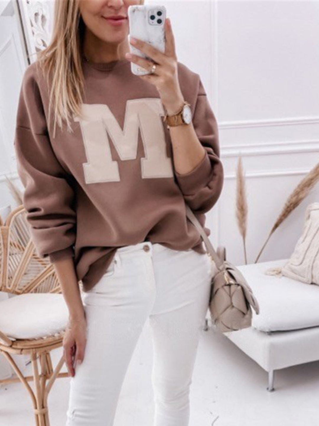 Long-Sleeved Round Neck Sweatshirt