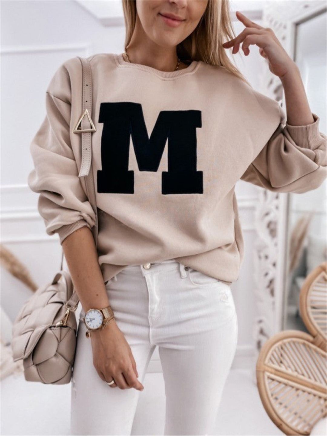 Long-Sleeved Round Neck Sweatshirt