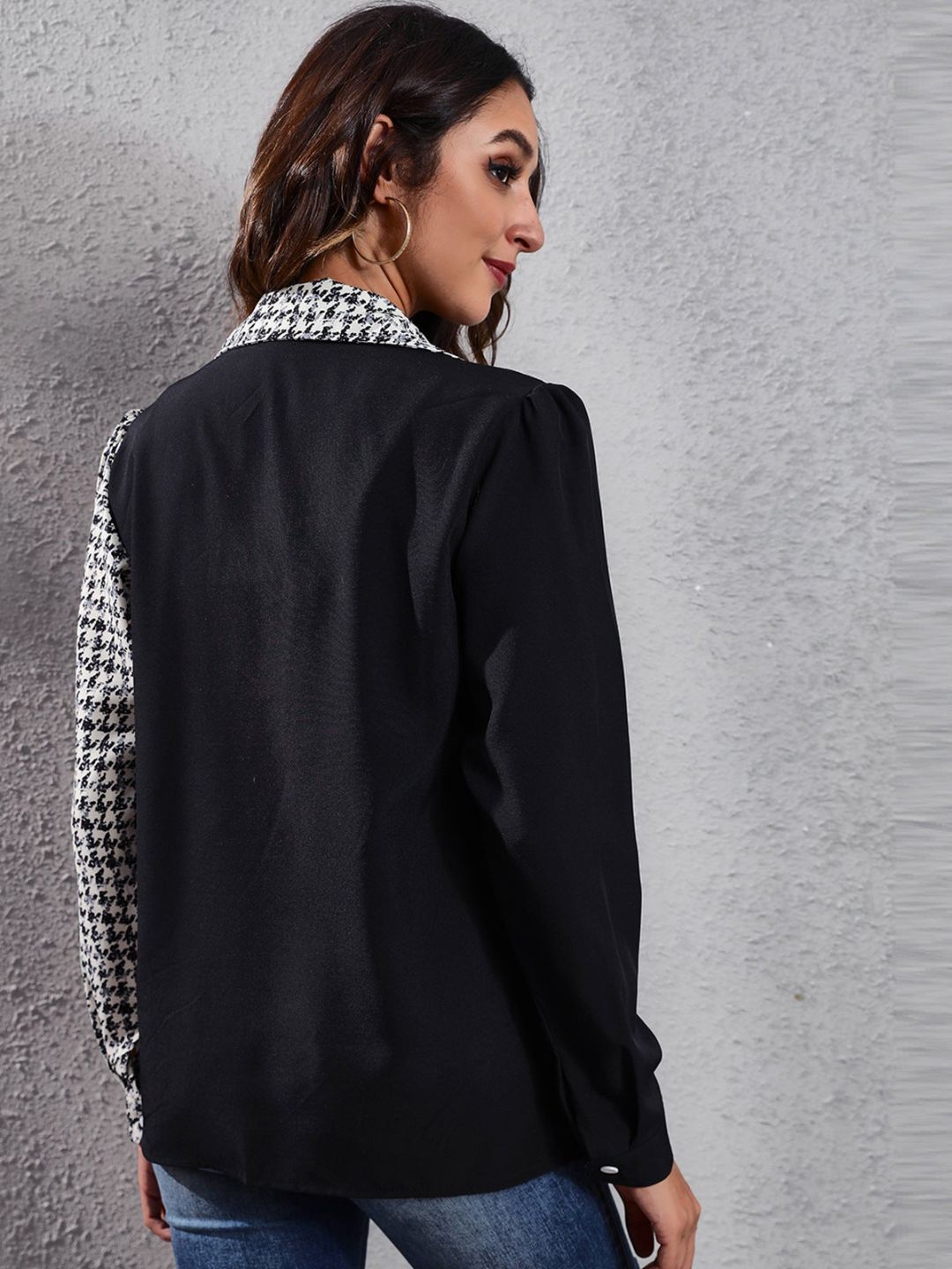 Women Abstract Print Cuffed Sleeves Shirt Style Top