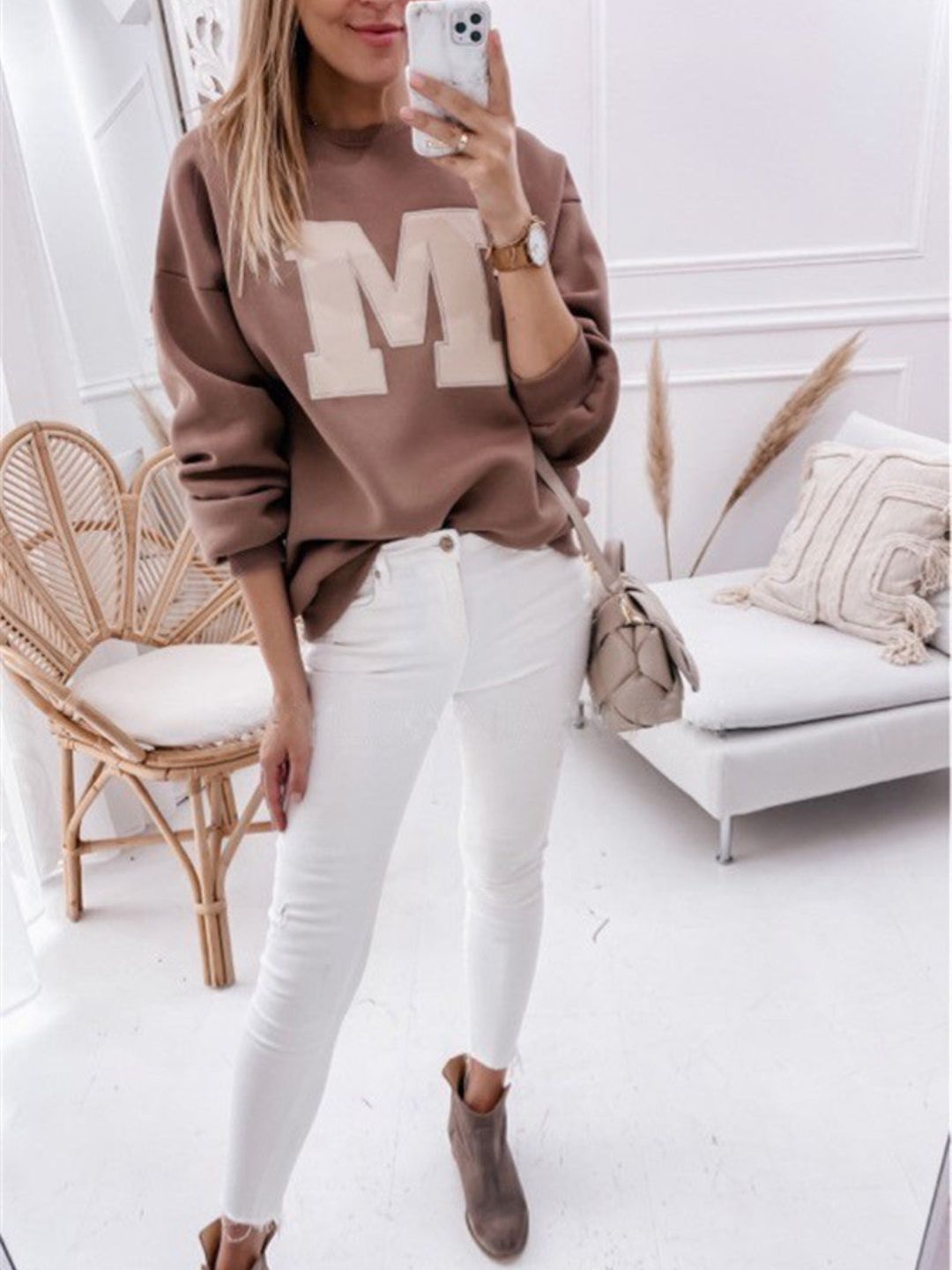 Long-Sleeved  Round Neck Sweatshirt